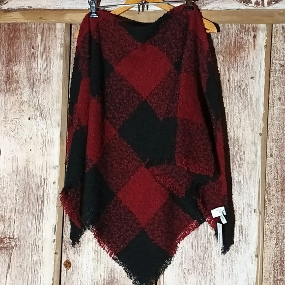 Sonoma Accessories - Sonoma triangle fringe buffalo houndstooth checkered muted red black scarf nwt